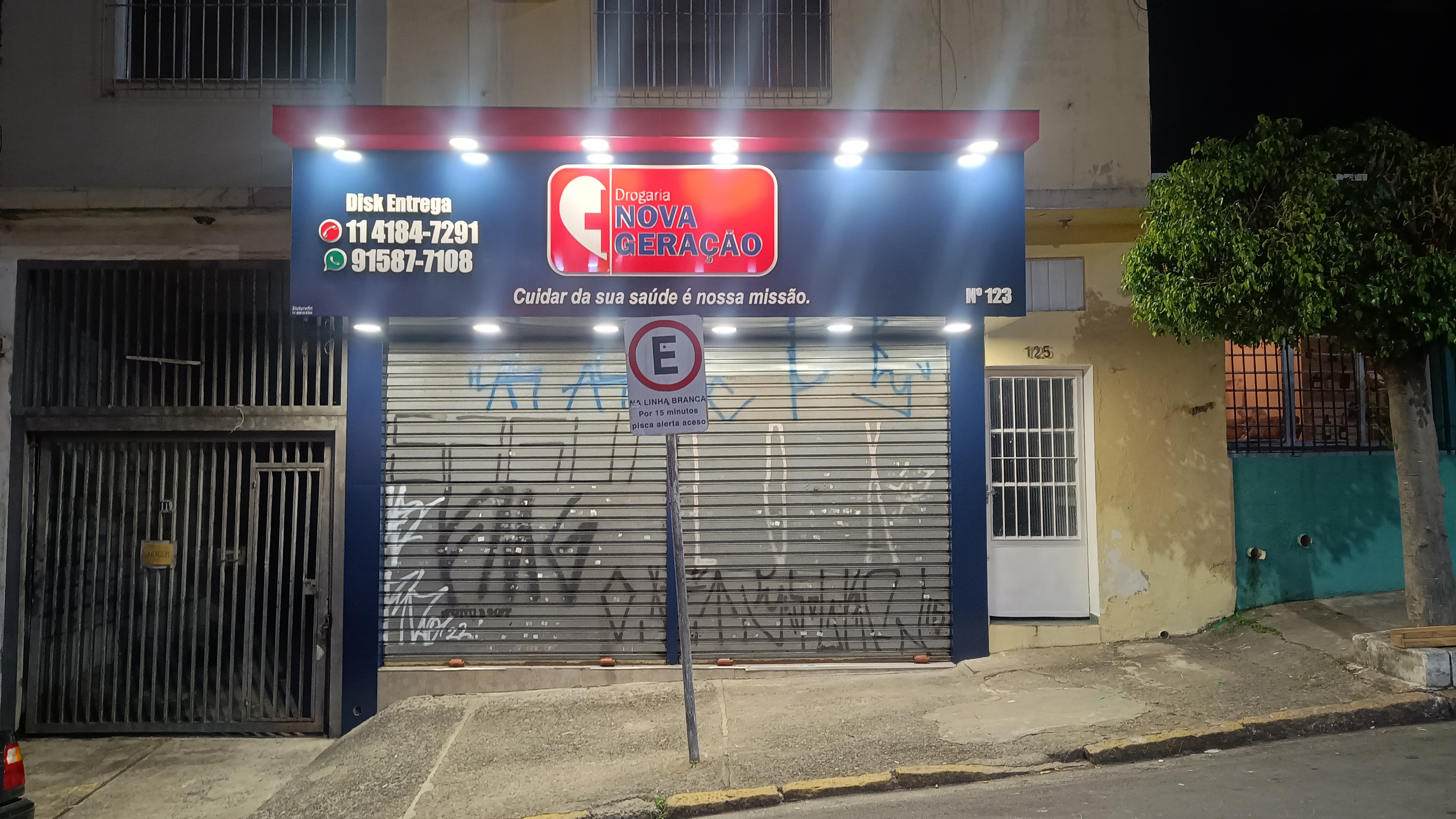 Toldo retrátil comercial
